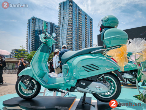 VESPA SPRINT LIVREA 80TH