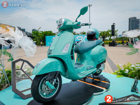 VESPA GTS300 LIVREA 80TH