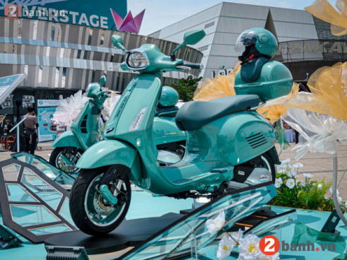 VESPA SPRINT LIVREA 80TH