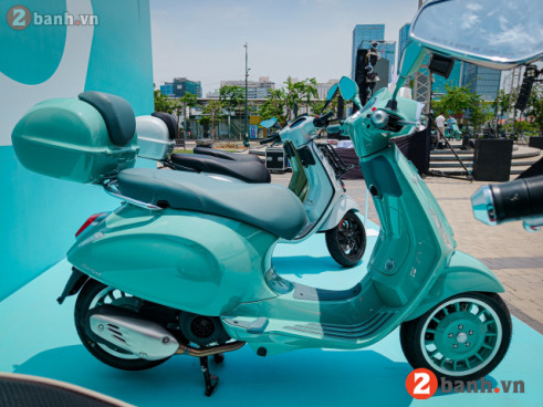 VESPA SPRINT LIVREA 80TH