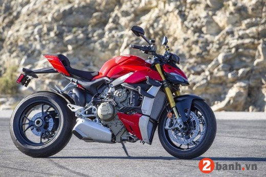 DUCATI STREETFIGHTER V4