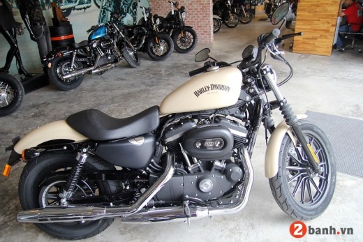 HARLEY DAVIDSON IRON 883