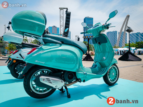 VESPA SPRINT LIVREA 80TH