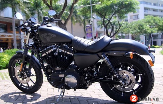 HARLEY DAVIDSON IRON 883