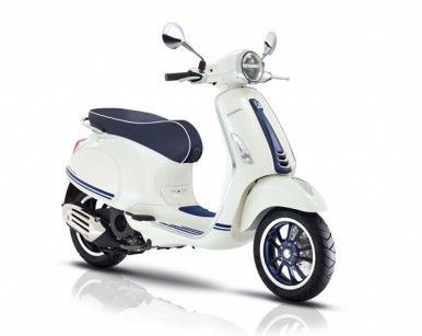 Vespa Primavera Yacht Club