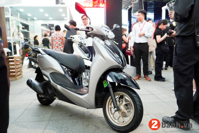 Nữ cao 1m60 nên mua xe tay ga lead 2026 hay grande 2026 - 2