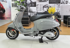 Vespa Sprint 125 xám xi măng giá bao nhiêu?