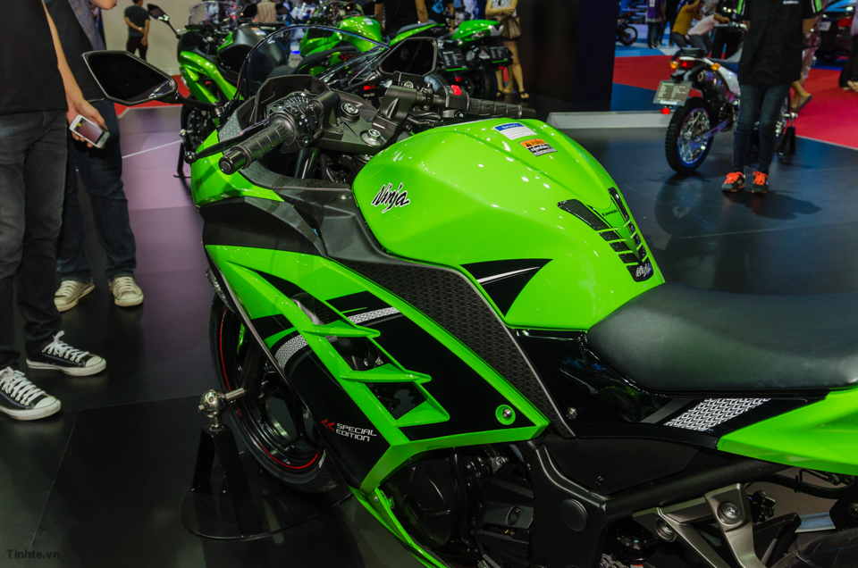 Kawasaki Ninja 300 cập bến Indonesia với giá 6466 USD