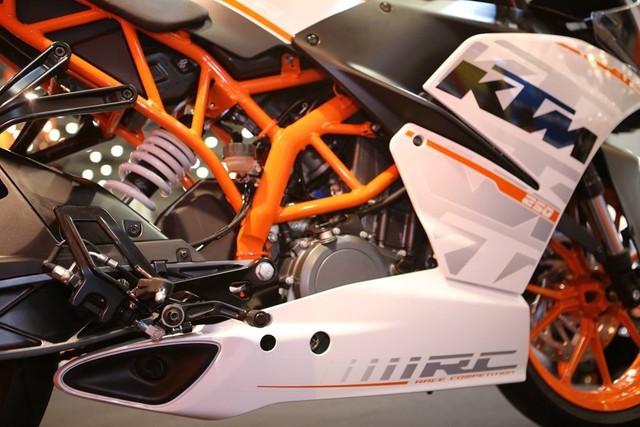 Ngang giá chọn KTM RC 250 hay Honda CBR250R