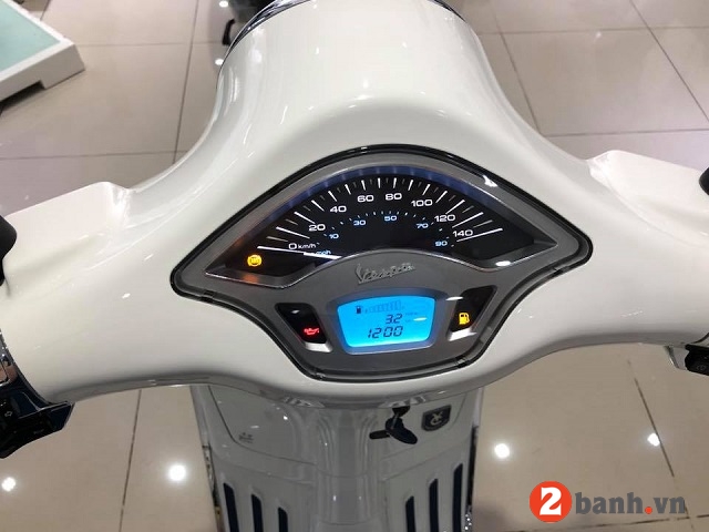 Vespa primavera yacht club - 6