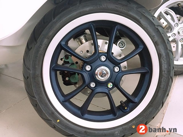 Vespa primavera yacht club - 9