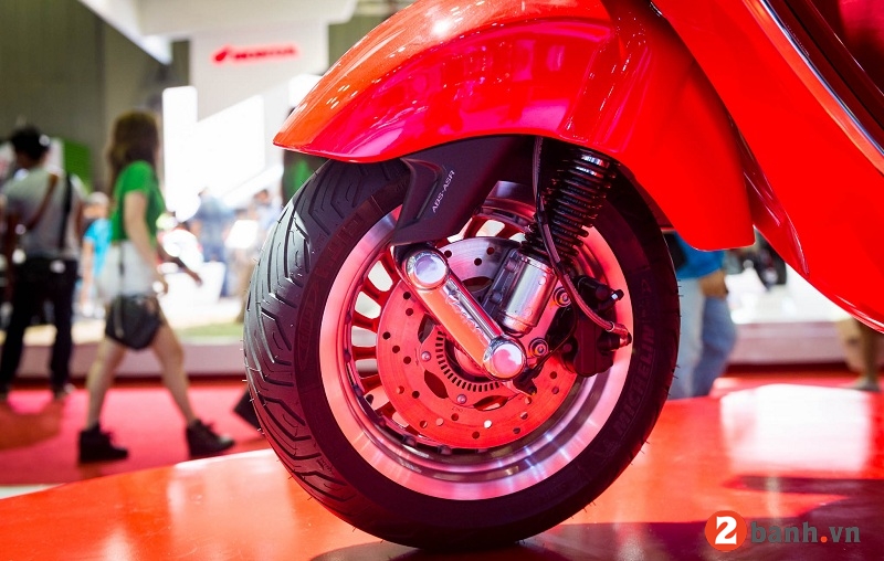 Vespa 946 emporio armani - 8