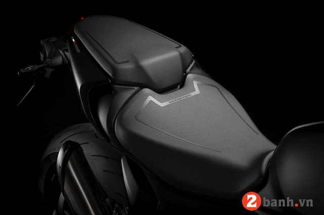 Ducati monster 2023 - 12