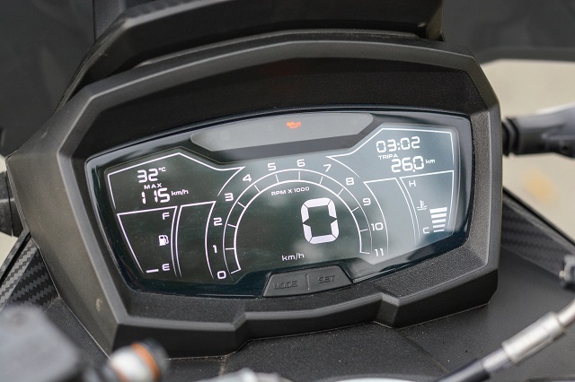 Aprilia sr gt 200 - 10