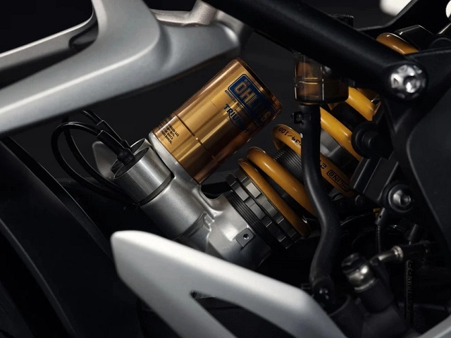 Speed triple 1200 rr bond edition - 9