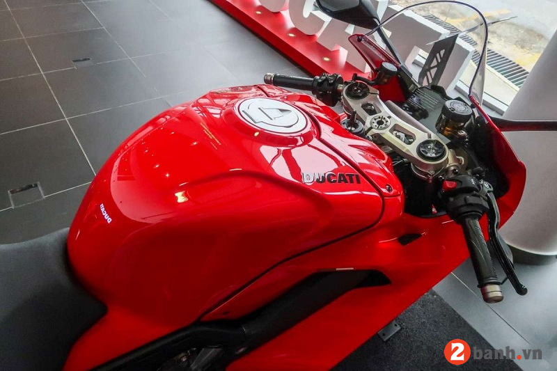 Ducati panigale v4 s - 11