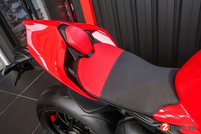 Ducati panigale v4 s - 12