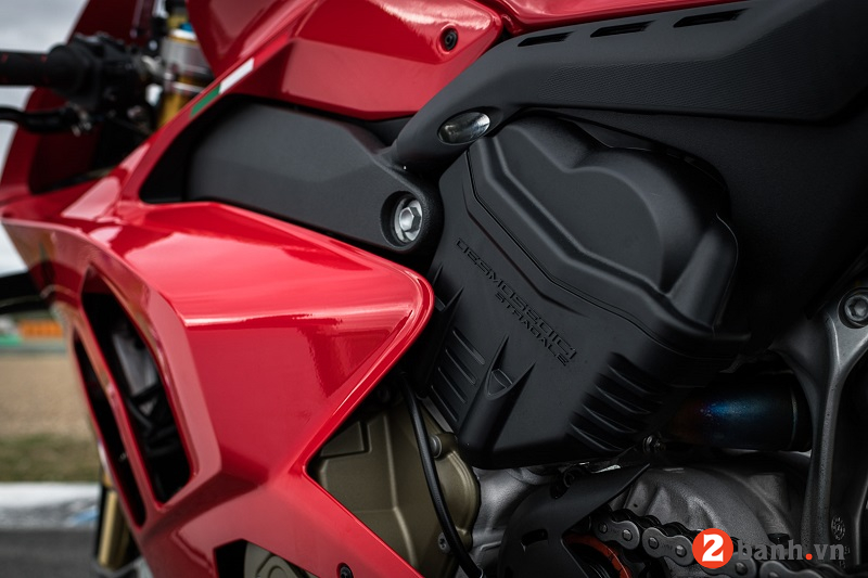 Ducati panigale v4 s - 5