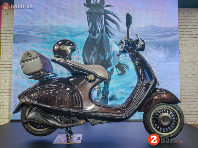 Vespa 946 horse - 3