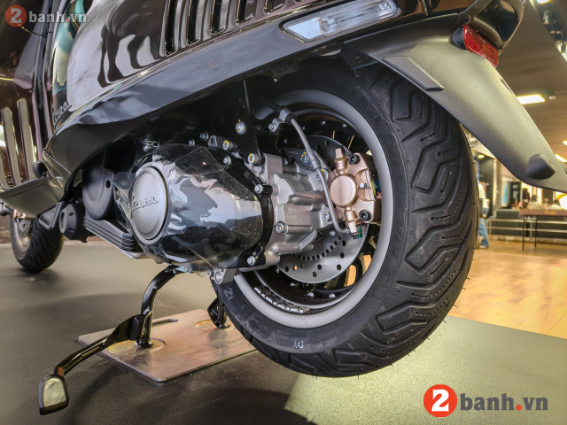 Vespa 946 horse - 13