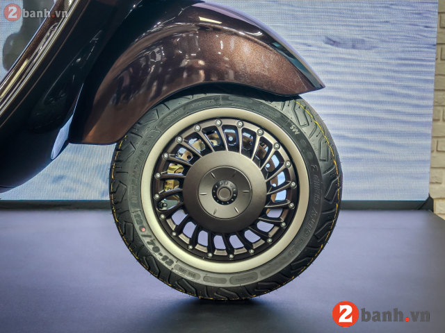 Vespa 946 horse - 15