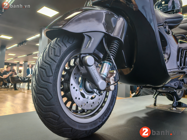 Vespa 946 horse - 14