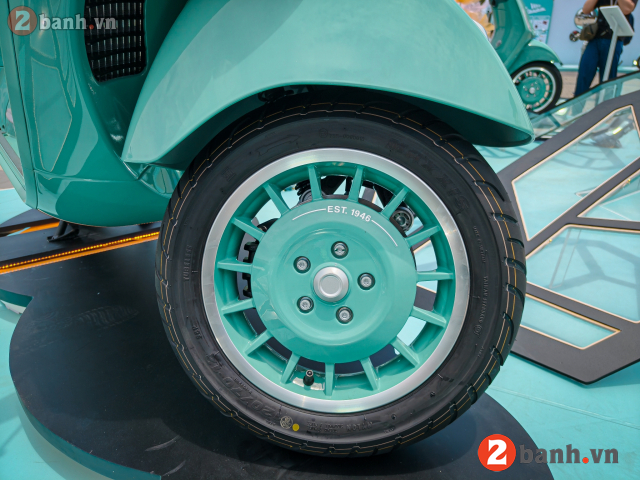 Vespa gts300 livrea 80th - 14