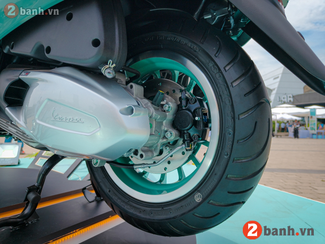 Vespa gts300 livrea 80th - 13