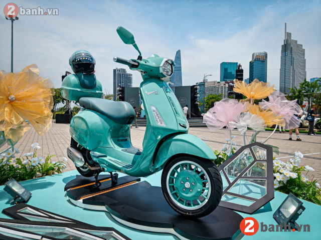 Vespa sprint livrea 80th - 1