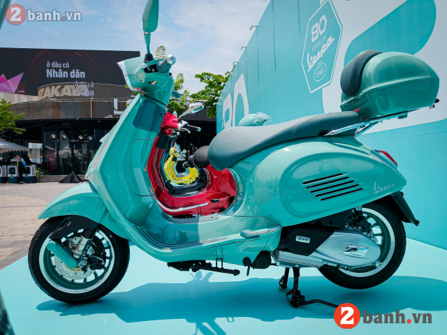 Vespa sprint livrea 80th - 3