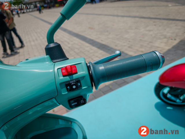 Vespa sprint livrea 80th - 7
