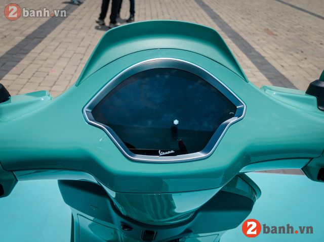 Vespa sprint livrea 80th - 10