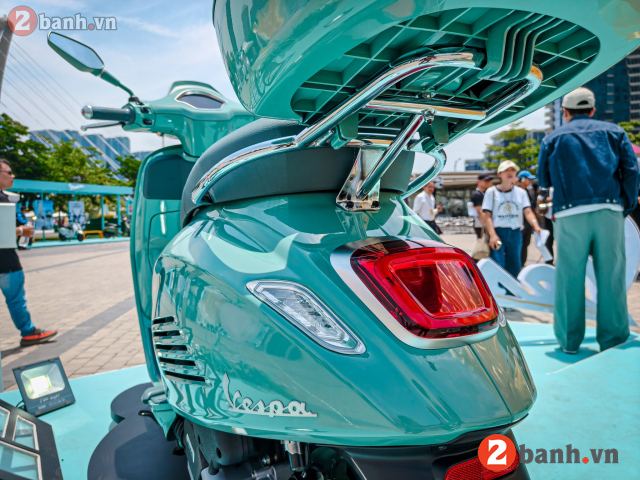 Vespa sprint livrea 80th - 12