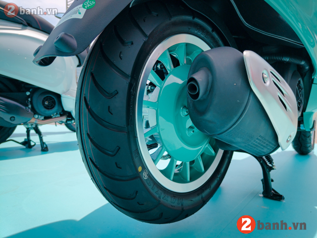 Vespa sprint livrea 80th - 15