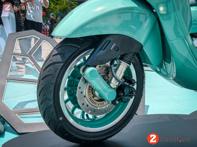 Vespa sprint livrea 80th - 14