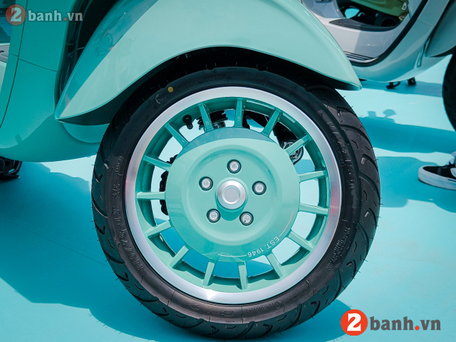 Vespa sprint livrea 80th - 9
