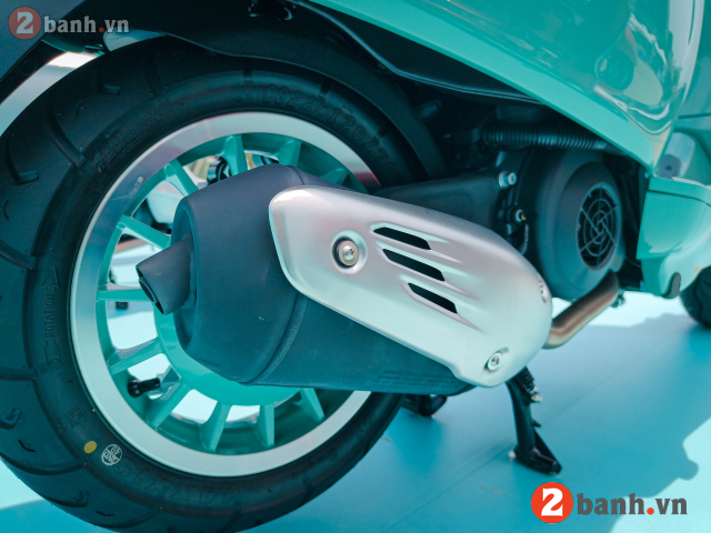 Vespa sprint livrea 80th - 17